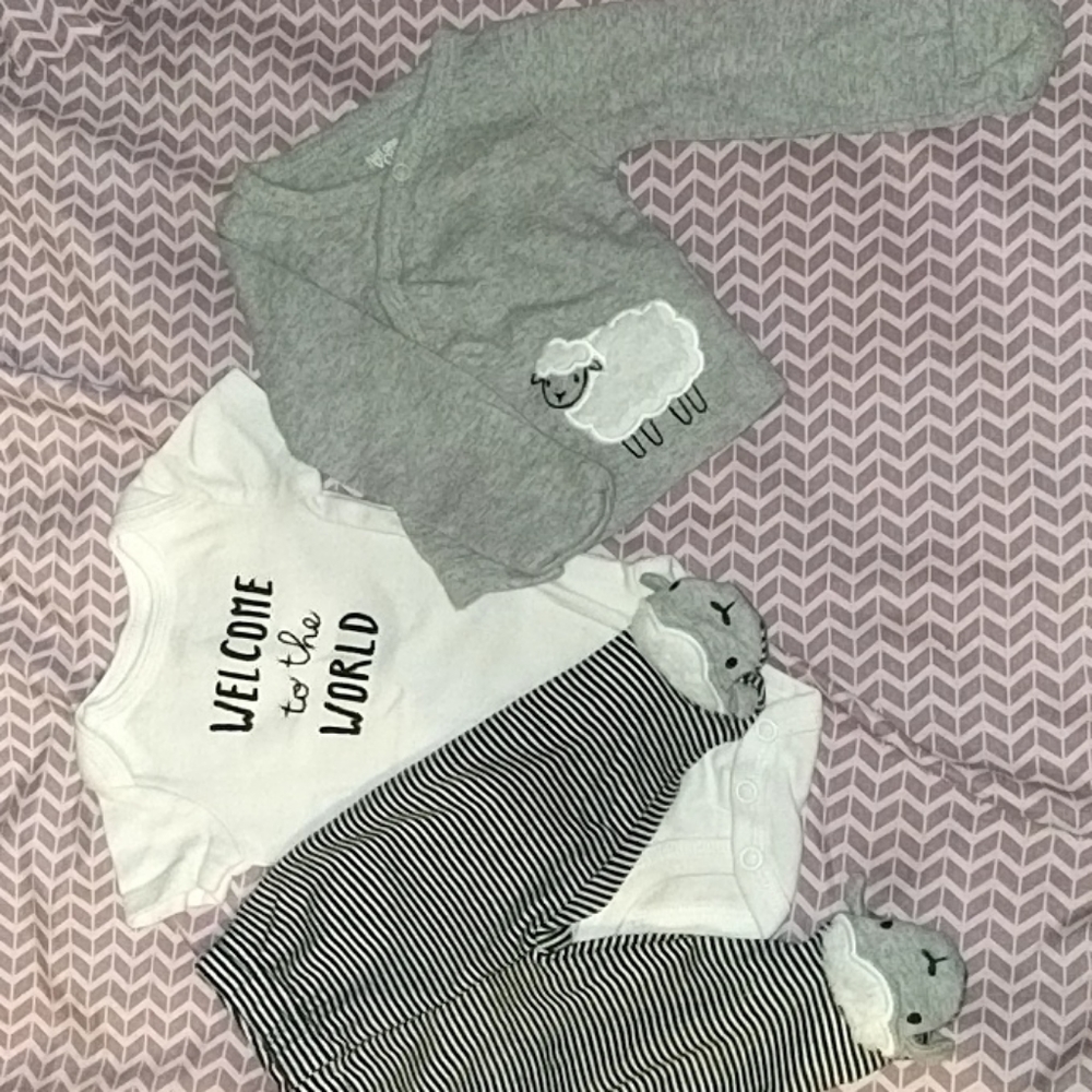 NWOT Welcome To The World Baby Outfit
